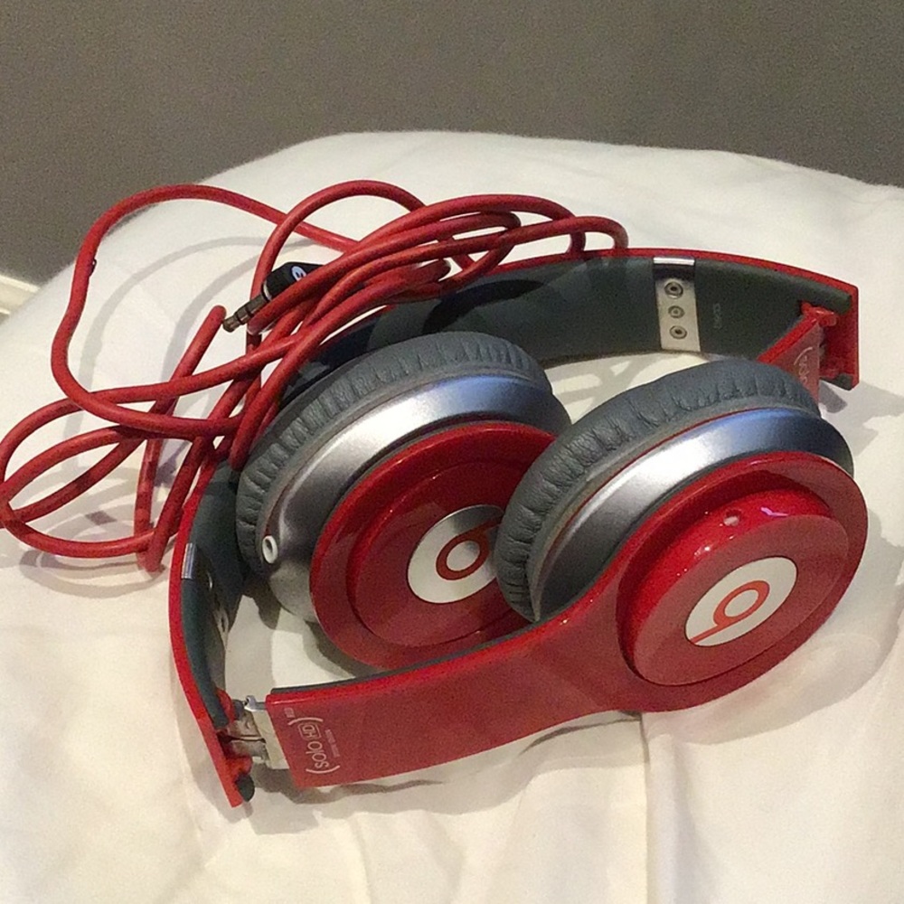 Beats red solo